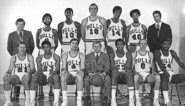 1971-1972 CHICAGO BULLS Left to right: (front row): Jim King, Jackie Dinkins, Jerry Sloan, Trainer Bob Biel, Chet Walker, Bob Weiss, Howard Porter.