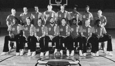 1975-1976 CHICAGO BULLS Left to right: (front row): Bob Love, Eric Fernsten, Steve Patterson, Tom Boerwinkle, John Block, Mickey Johnson, Jack Marin, Cliff Pondexter.