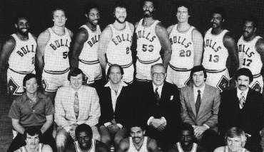 1979-1980 CHICAGO BULLS Left to right: (front row): Delmer Beshore, Sam Smith, Reggie Theus, Ricky Sobers, John Mengelt.