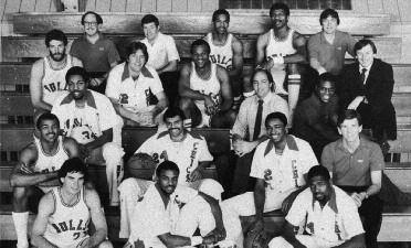 1982-1983 CHICAGO BULLS Left to right: (first row): Mike Bratz, Ronnie Lester, Quintin Dailey. (second row): Dudley Bradley, Reggie Theus, Rod Higgins, Head Coach Paul Westhead.