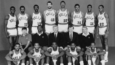 1984-1985 CHICAGO BULLS Left to right: (front row): Ronnie Lester, Ennis Whatley, Michael Jordan, Quintin Dailey, Wes Matthews.