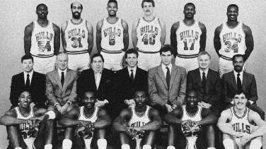 1987-1988 CHICAGO BULLS Left to right: (front row): Scottie Pippen, Rory Sparrow, Sedale Threatt, Michael Jordan, John Paxson.