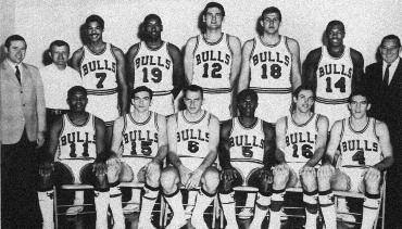1968-1969 CHICAGO BULLS Left to right: (front row): Clem Haskins, Loy Peterson, Erwin Mueller, Flynn Robinson, Barry Clemens, Jerry Sloan.