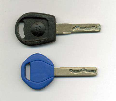 Internal Track Keys I2T or I4T Key is cut down center