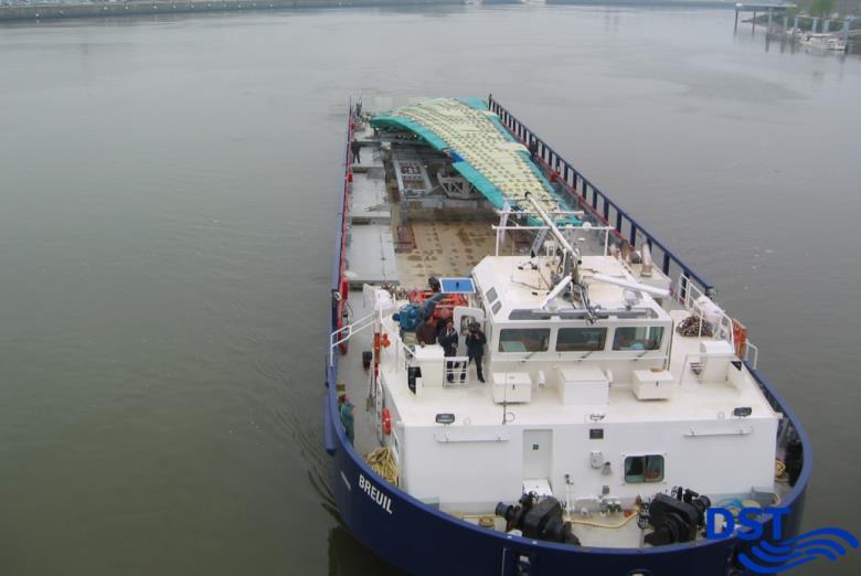 560 kw + 240 kw bow thruster 2.4 Special Cargo Transport There are various vessel types available for special transport of heavy or voluminous cargo.