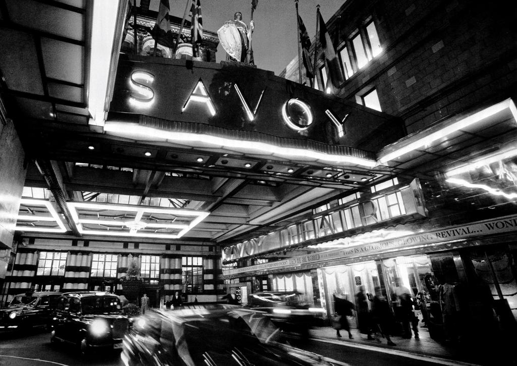Wimbledon London Hotel Options Wimbledon JULY 2016 Savoy 5* To stay at The Savoy is to follow in the footsteps of Sir Winston Churchill, Frank Sinatra, Maria Callas, Claude Monet and Katharine