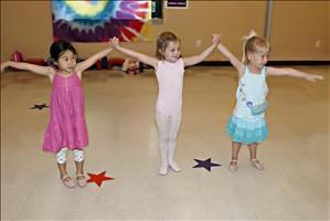 5-6 yrs) A combination class of tap and ballet to keep your Star Shiner moving. Ballet I (6-9 yrs) A beginner ballet class focusing on ballet technique through barre and center work.