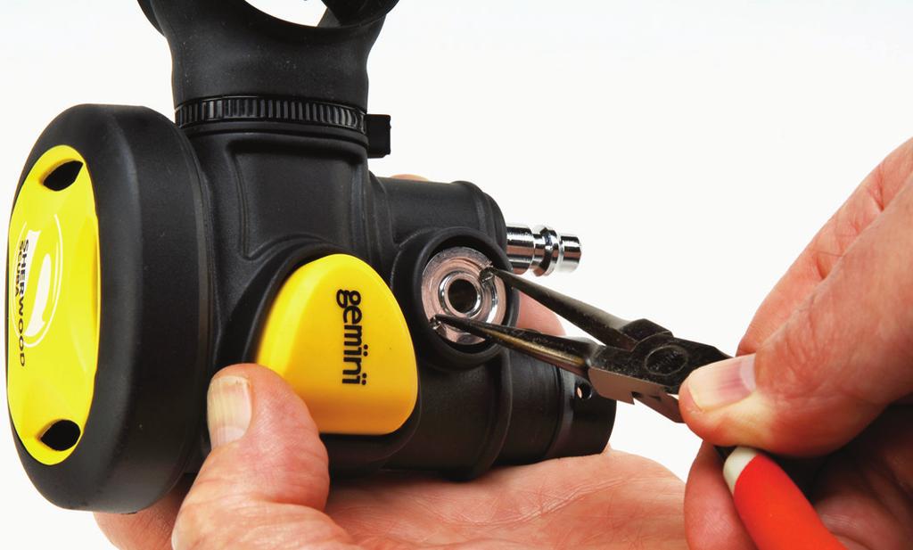 Use small flat blade screwdriver. 3. Slide the Power Inflator stem out of the body. Remove and discard the shaft seal, O-ring (4). Locate notch in cover and use a small flat blade screwdriver. 2.