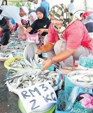 Consumer information on fish is a well kept secret in Asia-Pacific Asian Fisheries Society is starting AsiaPacific-FishWatch, an online project to explain about Asia-Pacific fish products eaten