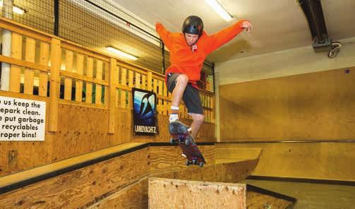 Skatepark SKATEBOARD FUNDAMENTALS 1 (6-12 years) Build confidence learning the sport of skateboarding. Master the basics of balance, pushing, cruising and then try out a trick or two!