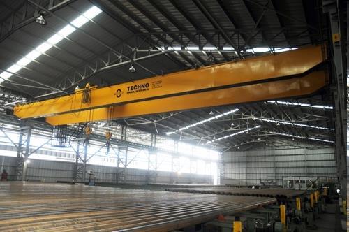 Other loads: crane loads For buildings fitted with travelling overhead cranes, the loads due to the crane itself and the lifted load are considered separately.