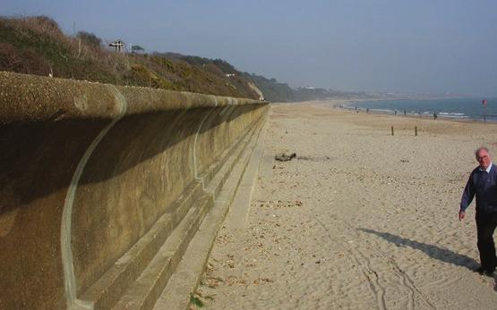 3 RESOURCE 1 Hard engineering coastal protection methods Photograph Facts Lifespan (approx.