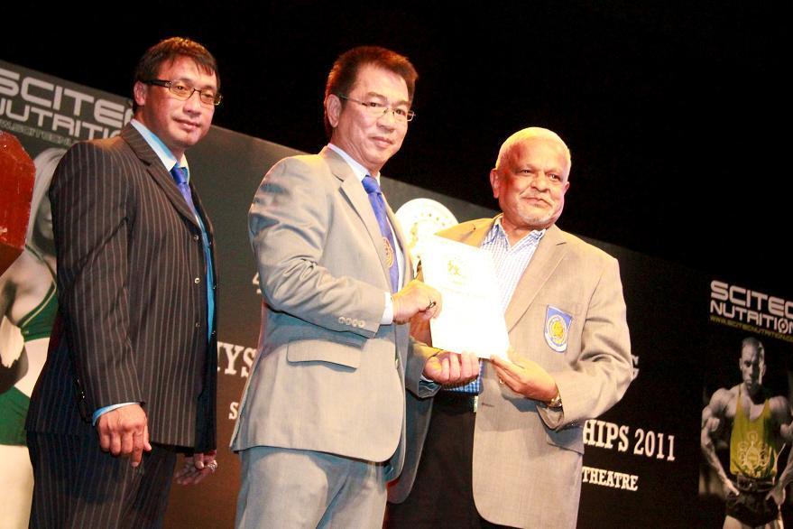 Rano Izhar  Presented the WBPF Certificate of Merit
