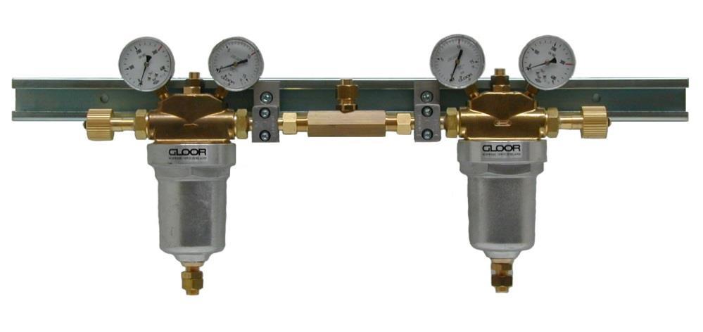 P0170E-2.DOCX/08.16/MG Manual change-over switching station with central pressure regulators ZD 79, outlet pressure 10 bar, inlet (left and right) : gas specific (s.
