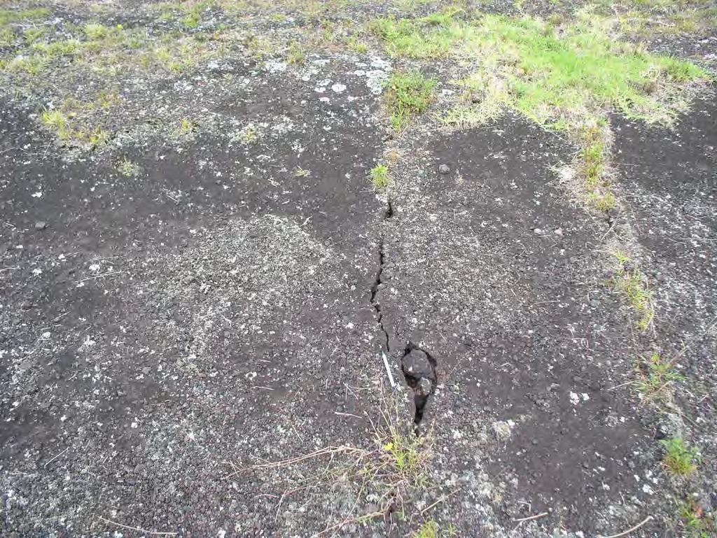 Hawaii cracks in crest Puu
