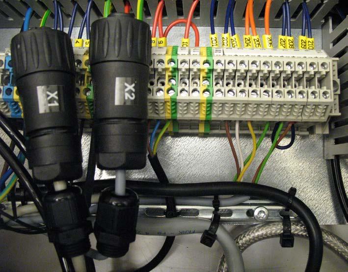 2. Connections and operating panel Installation of X-contacts at a F5500T/W 1. Note the color stuck into the terminals before disconnecting them. 2.