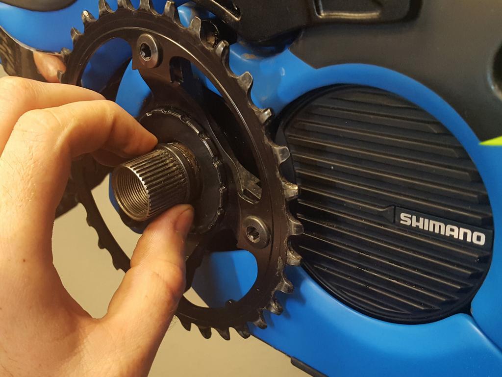 11 Install the crank arm by aligning the split in