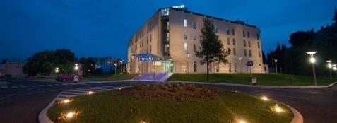 Category 3 Hotel: Hotel City **** Address: Crnogorskih serdara 5, 81000 Podgorica (5 single rooms, 42 twin, 3 triple) Distance to the Sports Hall: 0,8 km Price in Euro per person per night Bed &