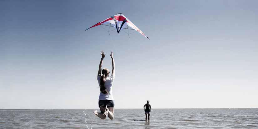 This all-round kite combines state-of-the-art technological expertise to make light wind kite flying fun.
