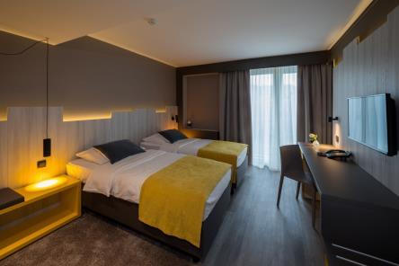 138 EUR / night. 1,27 EUR / person / night. Payments: Payment to be made directly at the hotel.
