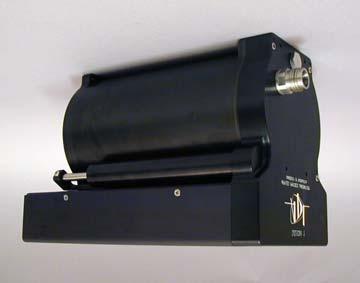 to 5 frames/s depending on the operating frequency and the maximum range imaged. It communicates with its host using Ethernet. Fig. 1. Side view of DIDSON.