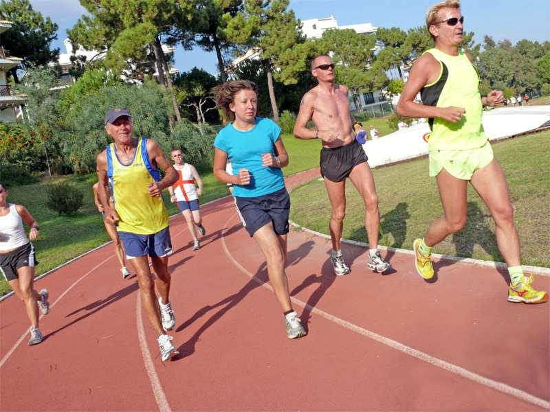 There may be different starting points depending on your running background: Established runners can build up the long run at the start of their training block and gradually increase the speed of the