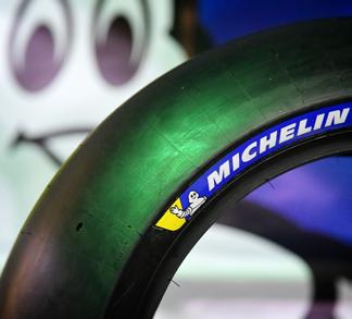 , stroke POWER : 240 horsepower WEIGHT: 157kg M A X I M U M FU EL TA N K C A PACI T Y: 22 litres Automatic tyre type detectors Collaboration between Michelin and the MotoGP
