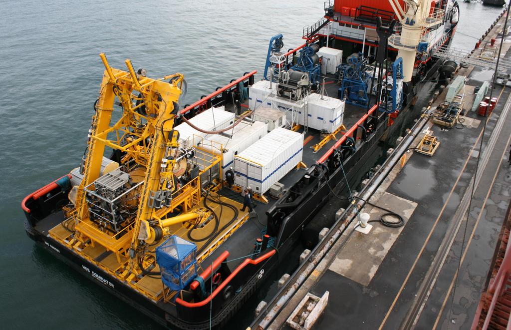 Submarine Rescue - Intervention Systems Submarine Rescue - Intervention Systems 01 03 05 04 02 US NAVY Submarine Rescue Diving & Recompression System (SRDRS) Since its delivery by OceanWorks to the