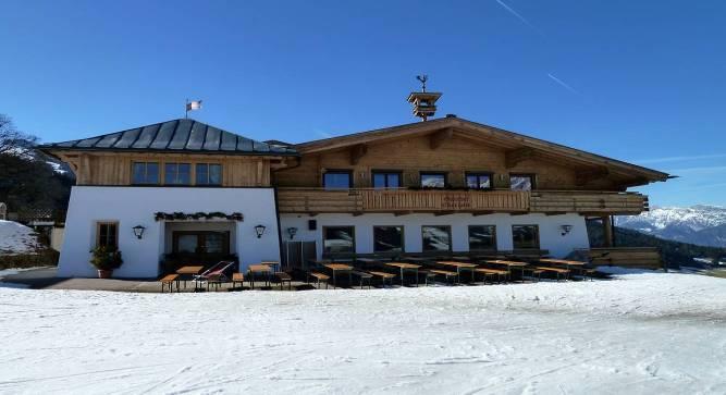 Eberlalm Hotel Eberlalm hotel is in an outstanding location right on the slopes with the 6-seater express chairlift