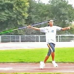 Approach Phase To accelerate the thrower and javelin Javelin is held horizontally over the shoulder Top of the javelin is at head height Arm is held steady - no forward or backward movement