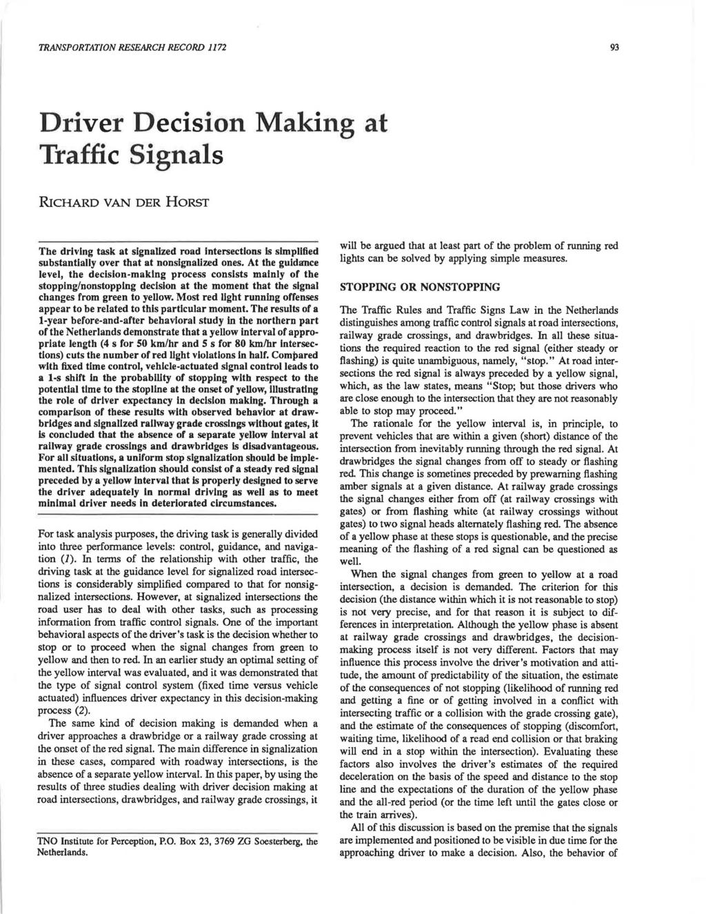 TRANSPORTATION RESEARCH RECORD 1172 93 Driver Deision Making at Traffi Signals RICHARD VAN DER HORST The driving task at signalized road intersetions is simplified substantially over that at