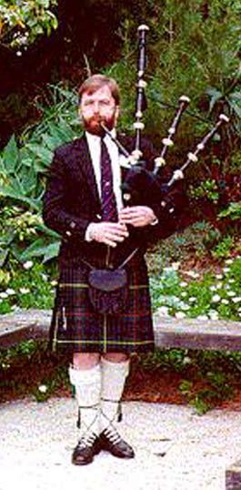 Over the years he has smallpipes, border pipes, Uilleann played in a variety of bands, including pipes, as well as the whistle, flute and pipe bands and folk bands, performing English concertina.