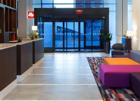 HOLIDAY INN & SUITES MONTRÉAL Available for Starter, Trophy, Hero & Premier Packages In the heart of Montreal s business district, the brand new Holiday Inn & Suites Montréal Centre-ville Ouest is