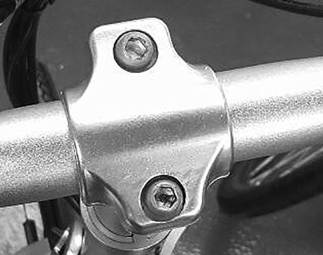 shaft. Screw pedal in clockwise. Tighten with pedal spanner or 15mm spanner.