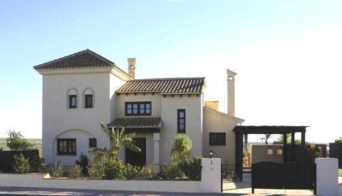 AT HOME At Hacienda del Álamo we offer a wide range of properties.