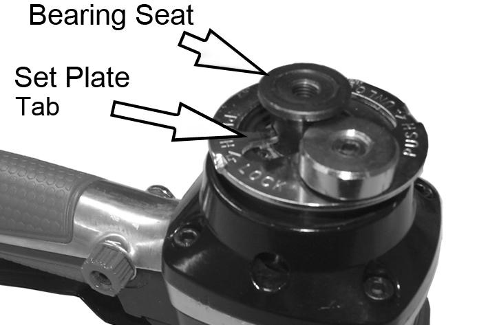 BEFORE USE INSTALLING THE PAD 1. Rotate the bearing seat so that the apperture faces the tab of the set plate. 2. Push the set plate forward so that the tab enters the apperture in the bearing seat.