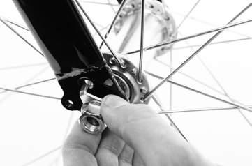 Place the front wheel in the front fork drop out slots and ensure the wheel fits correctly. FITTING A BASKET?