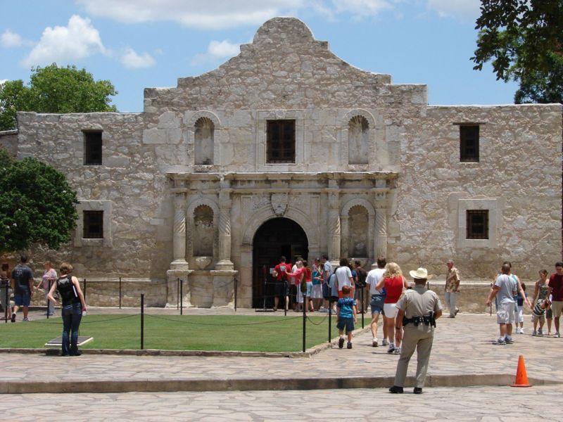 First Battle of the Alamo General Cos had used the Alamo as his headquarters during the battle.