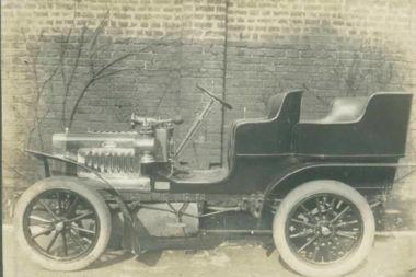 record of pioneer motoring, such wonderful images from glass plates, we are so lucky they have been reproduced and Ian wished to share them with us.