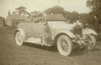 He moved on to the first of three Minerva s, a grey 18hp Silent Knight this is really serious; it has doors and even during the war years, March 1913 to September 1919, he did 57,000 miles