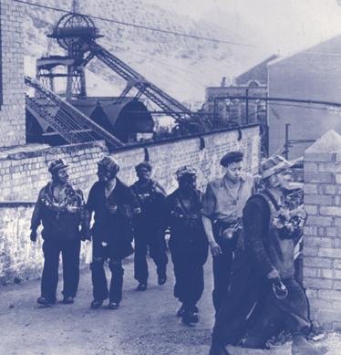 TÎM ACHUB Y GLOWYR YN Y LOFA MINES RESCUE TEAM AT THE COLLIERY DAVID JOHN WITHERS, SIX BELLS COLLIERY My father worked in the colliery all his life and I sort of followed him into the pit.