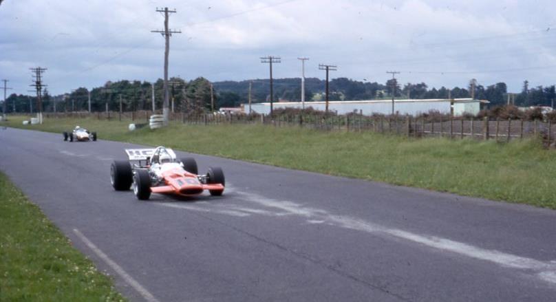 Katipo MJ70A Chev. Graeme Lawrence won the 1971 Gold Star on 34 points from Frank Radisich with 24 in 2 nd place and Geoff Mardon on 22 in 3 rd place.
