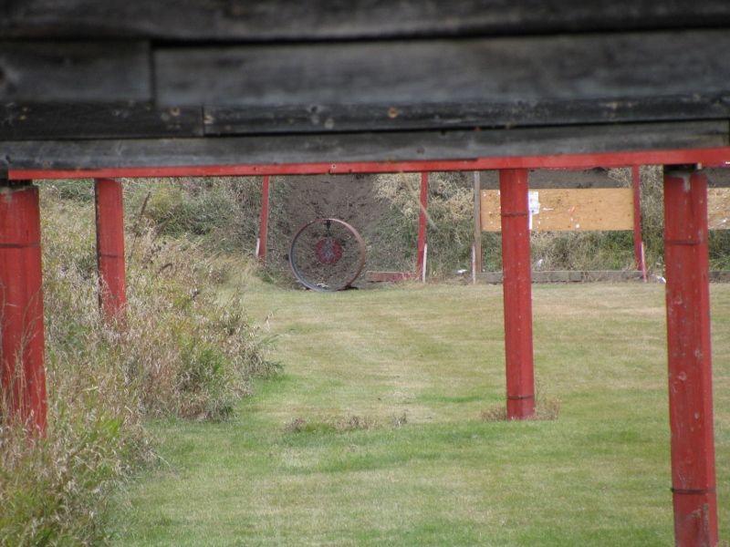Metal targets There is a steel gong at the 100m