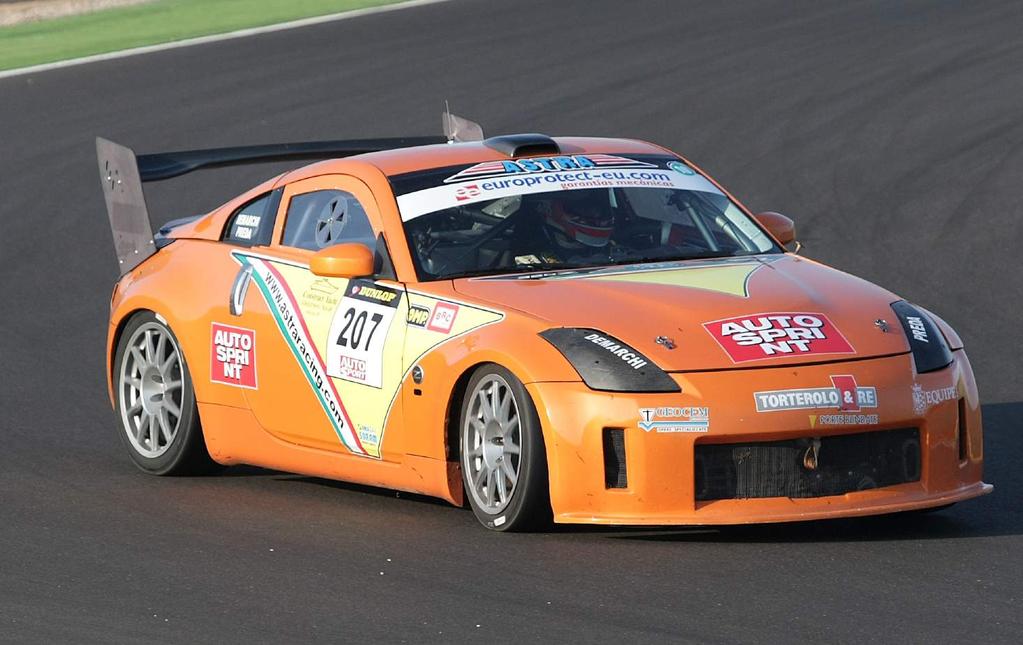 SNAPSHOTS OF SPORTING LIFE In 2009 he is at the start of the "Targa Tricolore Porsche" Championship, racing with a Porsche 997 GT3 Cup (11th on 32 drivers at