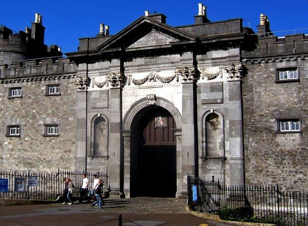 James lived until 1688 and the present grand entrance to Kilkenny Castle was completed by his grandson, James, the second Duke of Ormonde. 4.