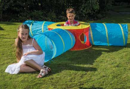 The strong pole and non woven construction means this Knight Play Tent is easy to put up and store away. 1 Knight play tent. 3 Themed flags. 2 Torches.