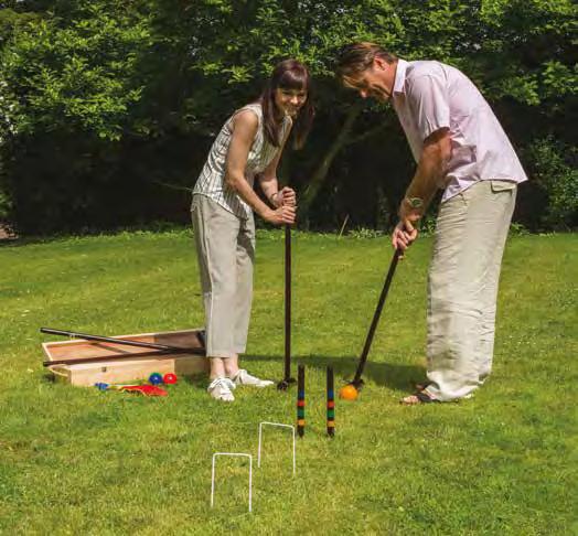 003 Traditional Junior Croquet Set 4 Mallets. 4 Balls. 4 Stakes.