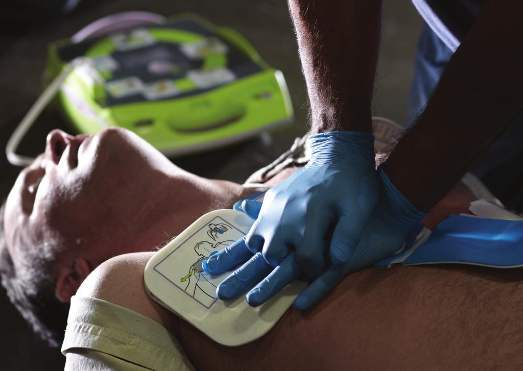 ZOLL AED Plus ZOLL AED 3 CPR voce and text prompts Real-tme rate & depth feedback Real CPR Help esearch has shown ZOLL defbrllators equpped