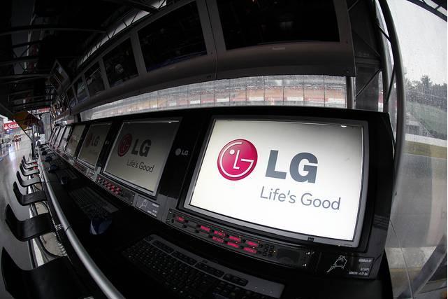 LG innovation meets F1 Overlooking