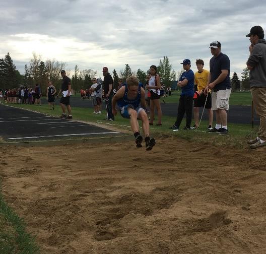 Reece Janzen and Charm Henderson both qualified in their respective hurdle races and Austyn Hundt qualified in the Jr. girls shot put.